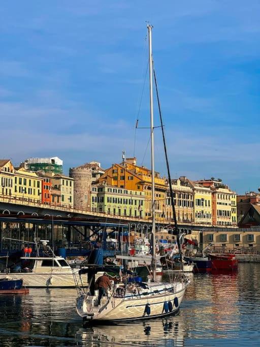 Overlooking The Porto Antico Of Genoa Apartamento Exterior foto