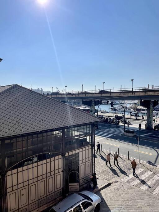 Overlooking The Porto Antico Of Genoa Apartamento Exterior foto